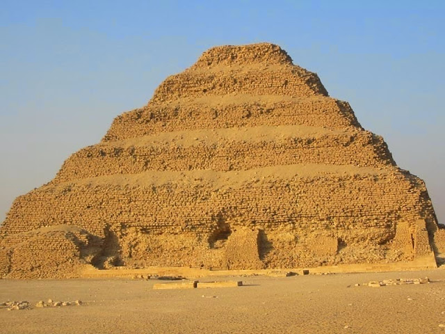 Resultado de imagen para pirámide escalonada de saqqara